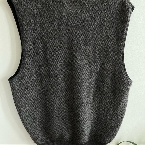 Marks & Spencer’s sweater vest - Picture 5 of 5